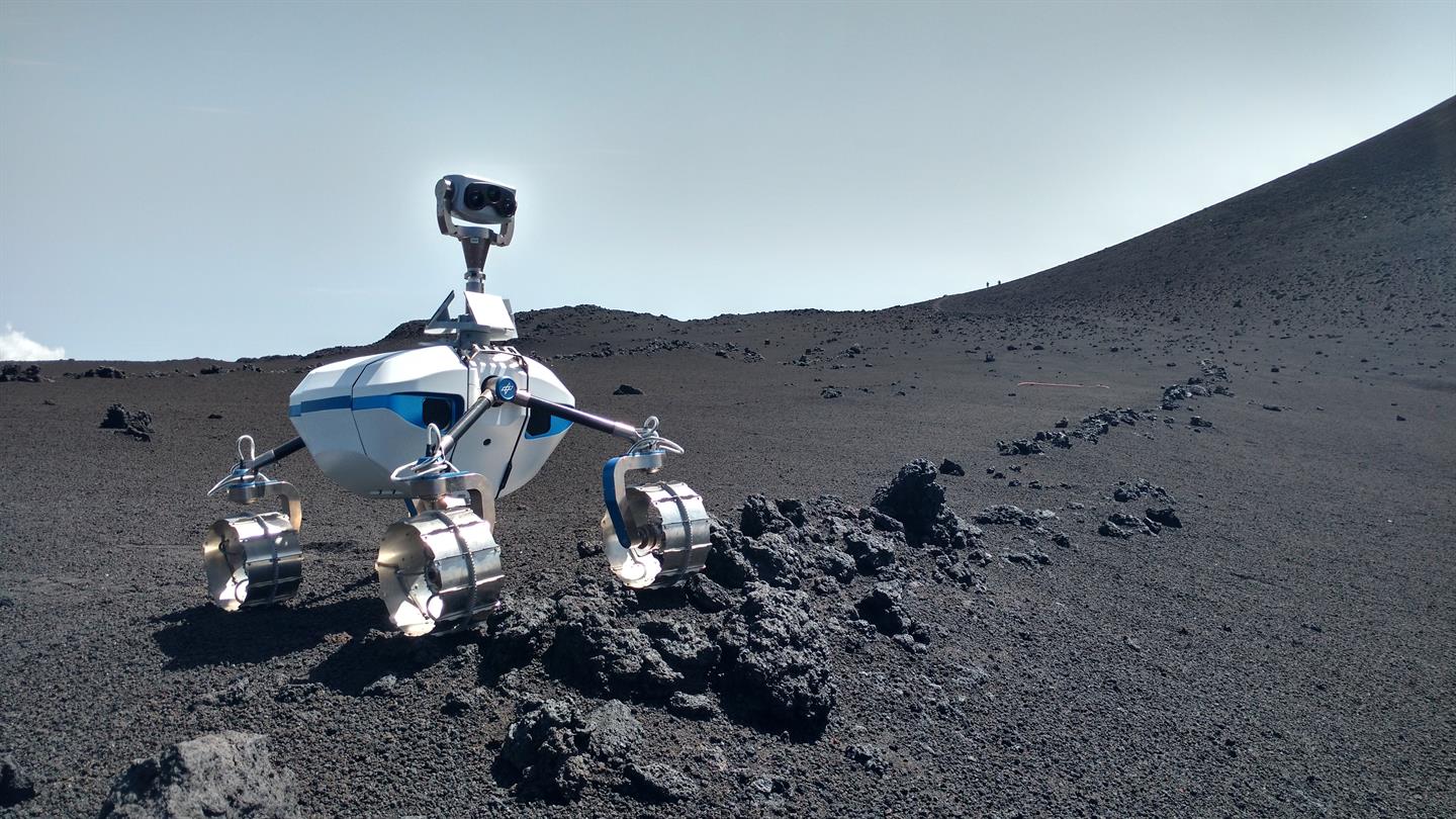 Uji Coba Robot di Gunung Api Etna